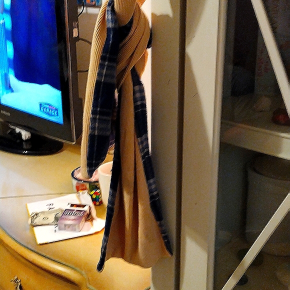 Vintage China blue plaid & cream waffle texture unisex flannel scarf-70 inches - Picture 2 of 5